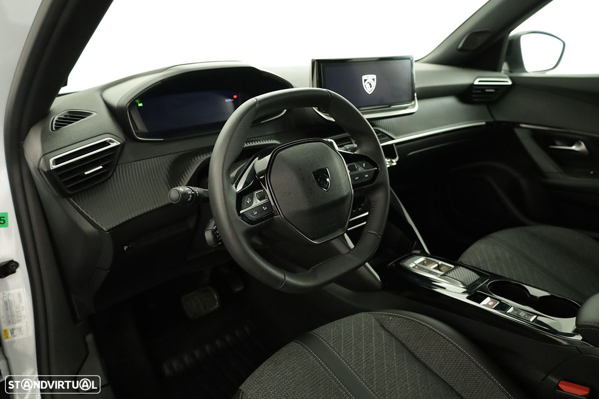 Peugeot 2008 1.2 PureTech Allure EAT8 - 7