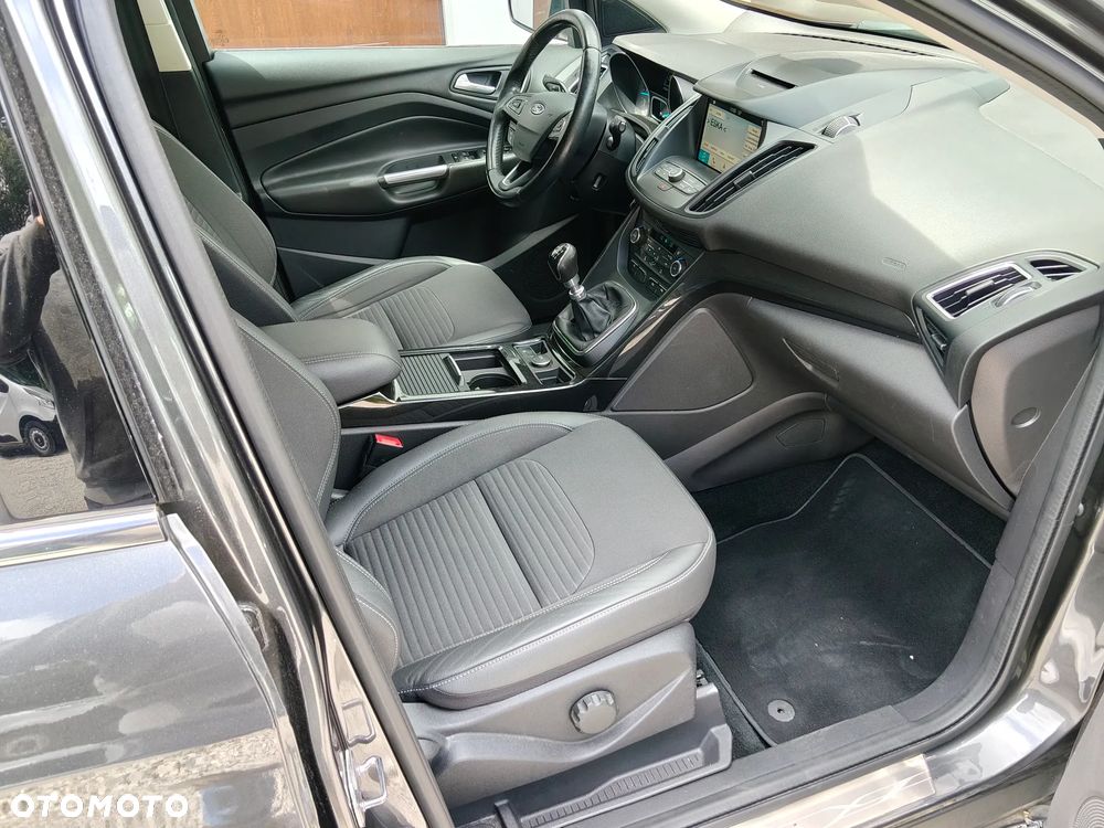 Ford Kuga 2.0 TDCi 2x4 Titanium - 18
