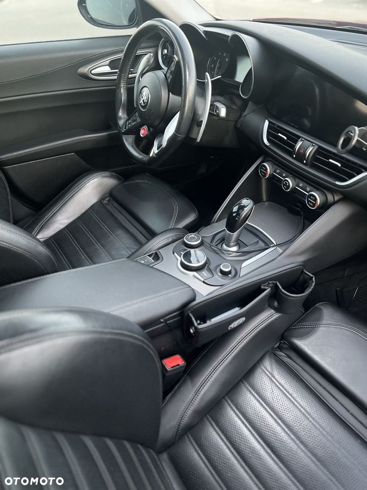 Alfa Romeo Giulia 2.0 Turbo 16V AT8-Q4 Veloce Ti - 15