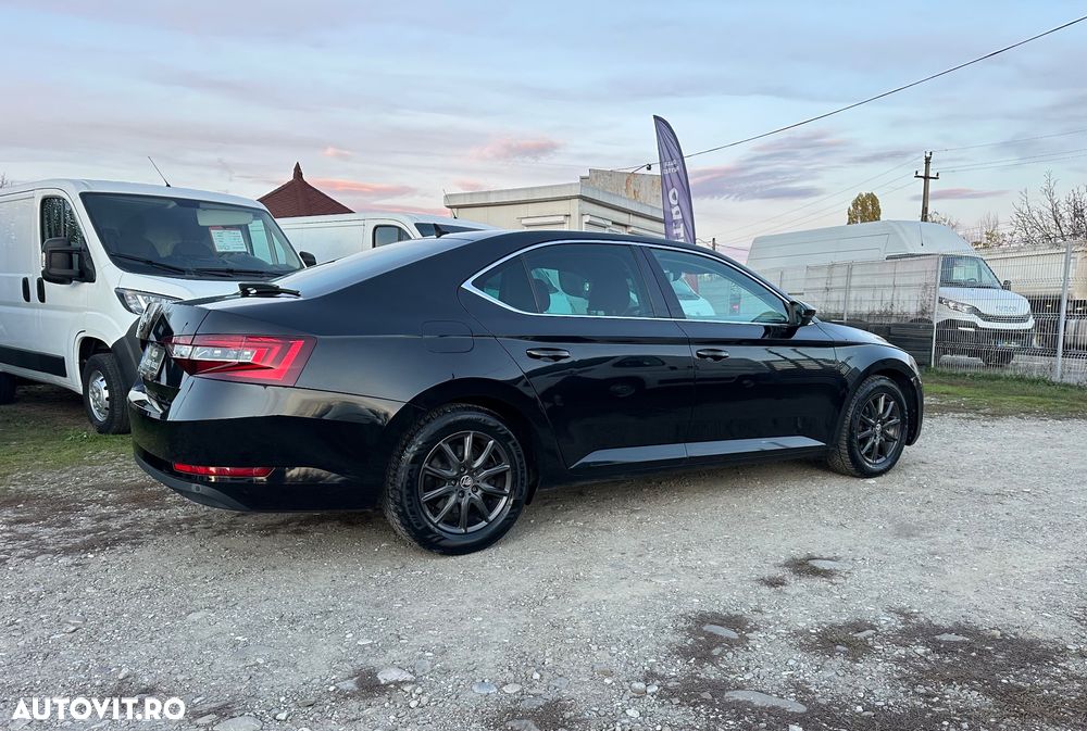 Skoda Superb 2.0 TDI DSG Premium Edition - 15