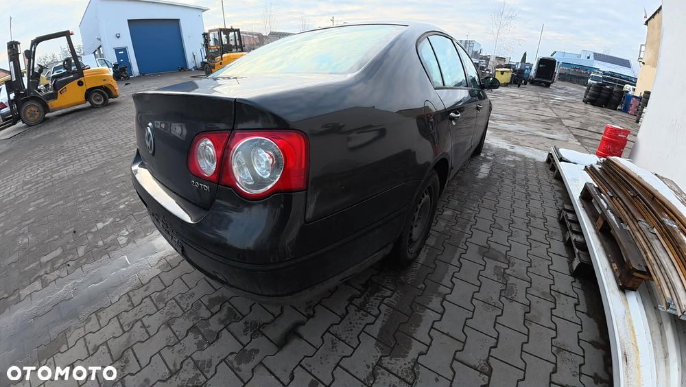 Wszystkie Części do Volkswagen Passat B6 2.0 TDI BMP 140KM Kolor LC8Z- Części Stacja demontażu Przystajń - 6