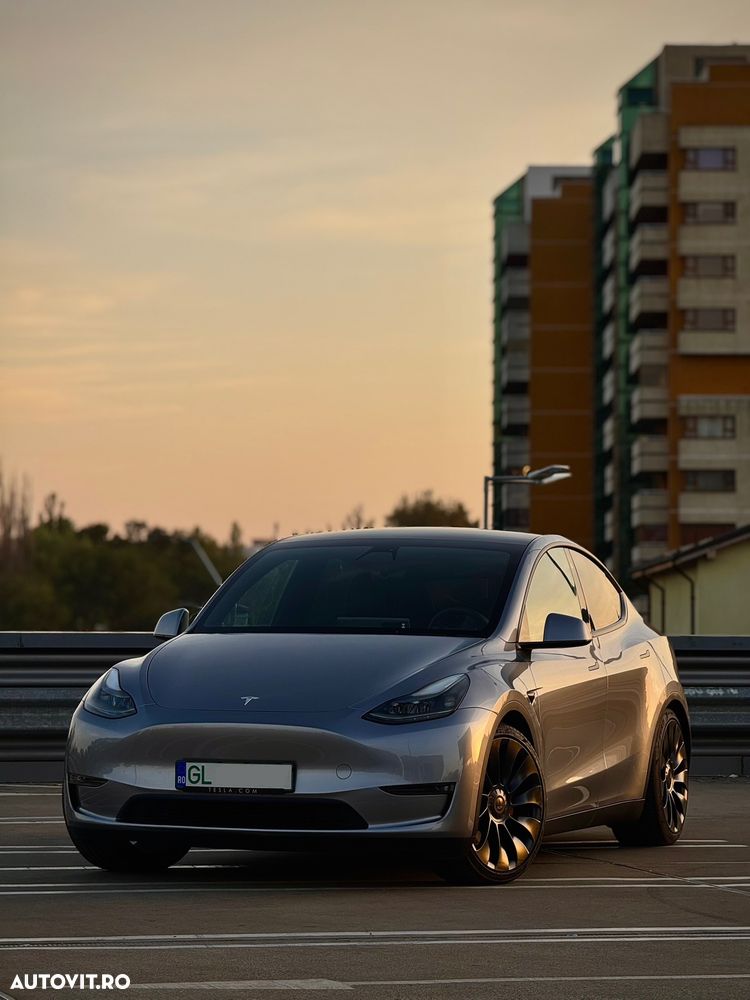 Tesla Model Y - 12