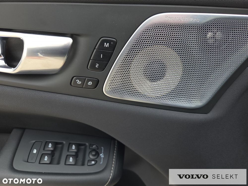 Volvo XC 60 T8 Plug-In Hybrid AWD R-Design - 23