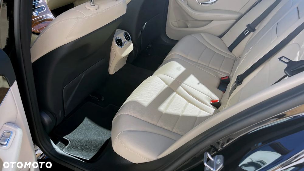 Mercedes-Benz Klasa C 300 9G-TRONIC Exclusive - 20