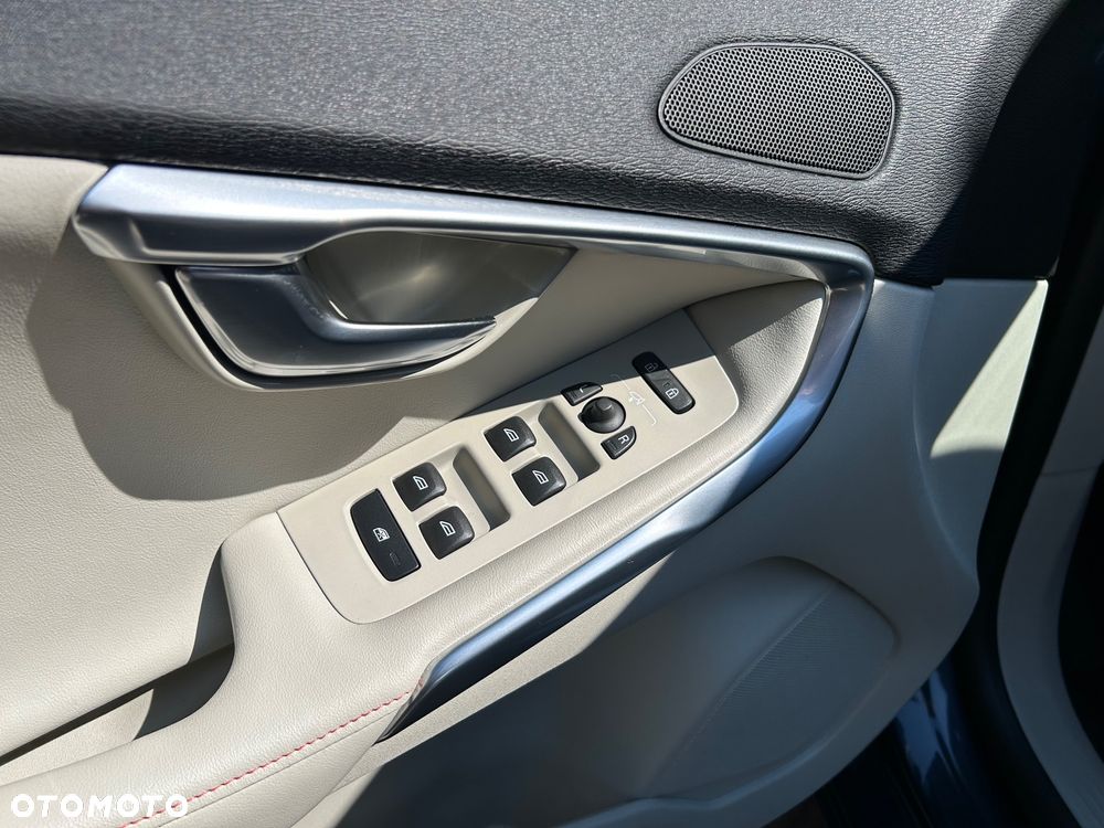 Volvo V40 T3 Drive-E R-Ocean Race - 24