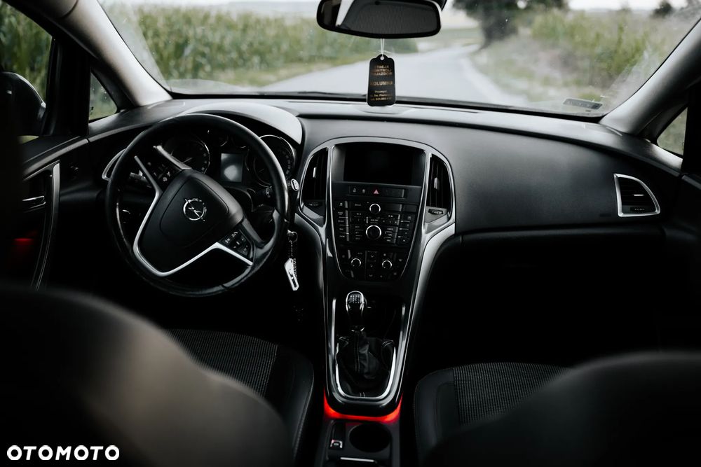 Opel Astra 1.4 T Cosmo - 14