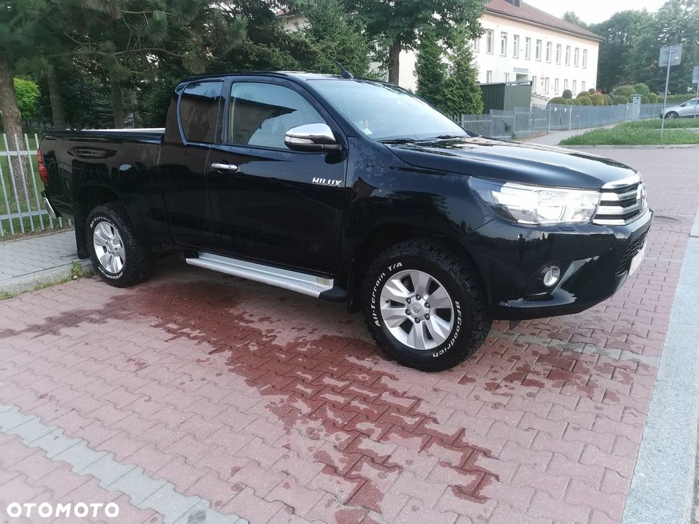 Toyota Hilux 2.4 D-4D Extra Cab DLX 4x4 - 2