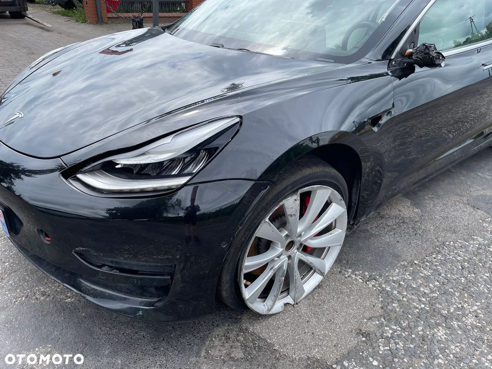 Tesla Model 3 Langstreckenbatterie Allradantrieb Dual Motor - 39