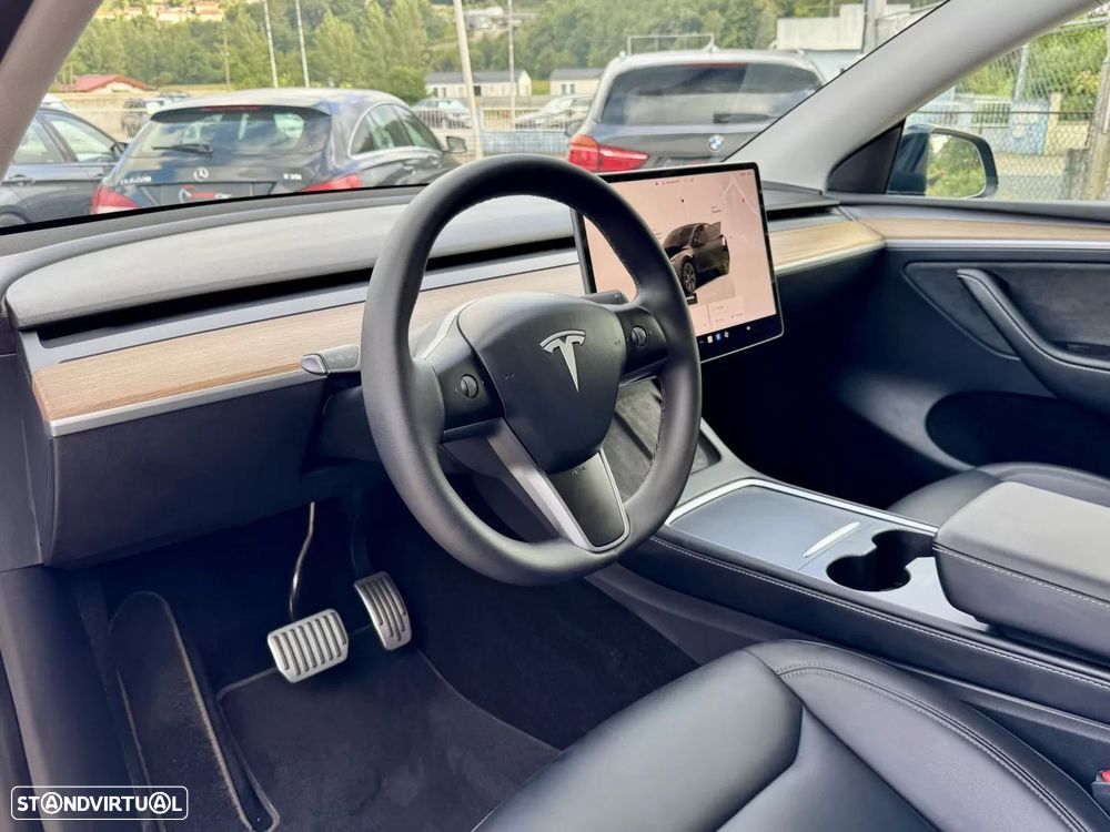 Tesla Model Y Long-Range RWD - 4