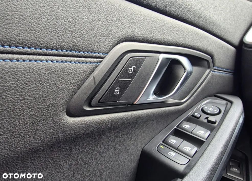 BMW Seria 3 330i xDrive M Sport - 23