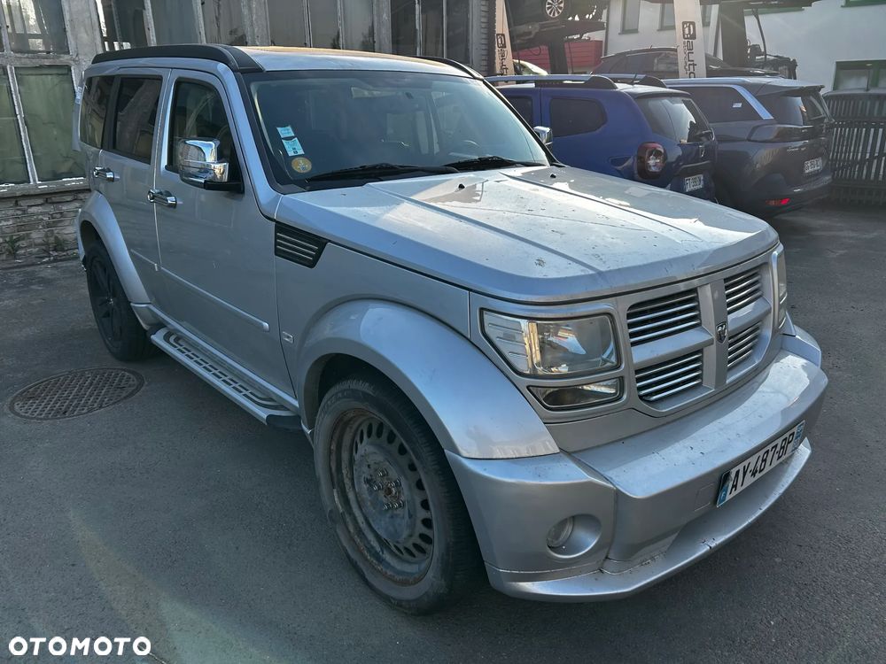 Dodge Nitro - 10