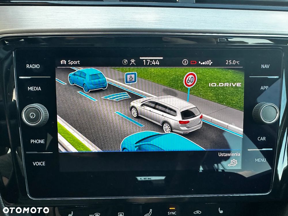 Volkswagen Passat 2.0 TDI Elegance DSG - 22