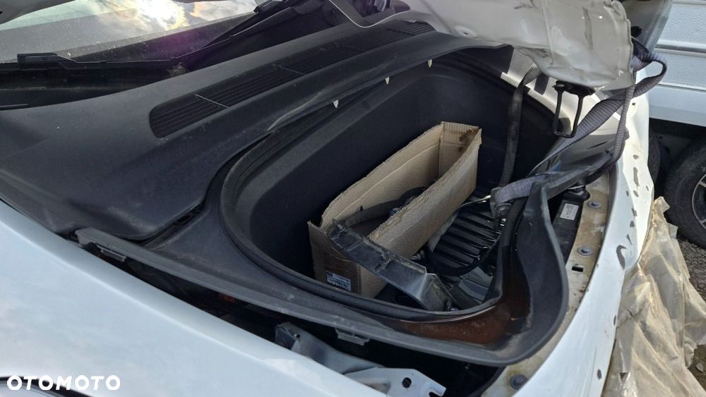 Tesla Model Y - 5