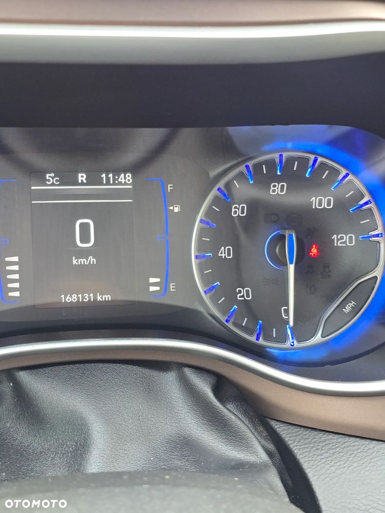 Chrysler Pacifica - 28