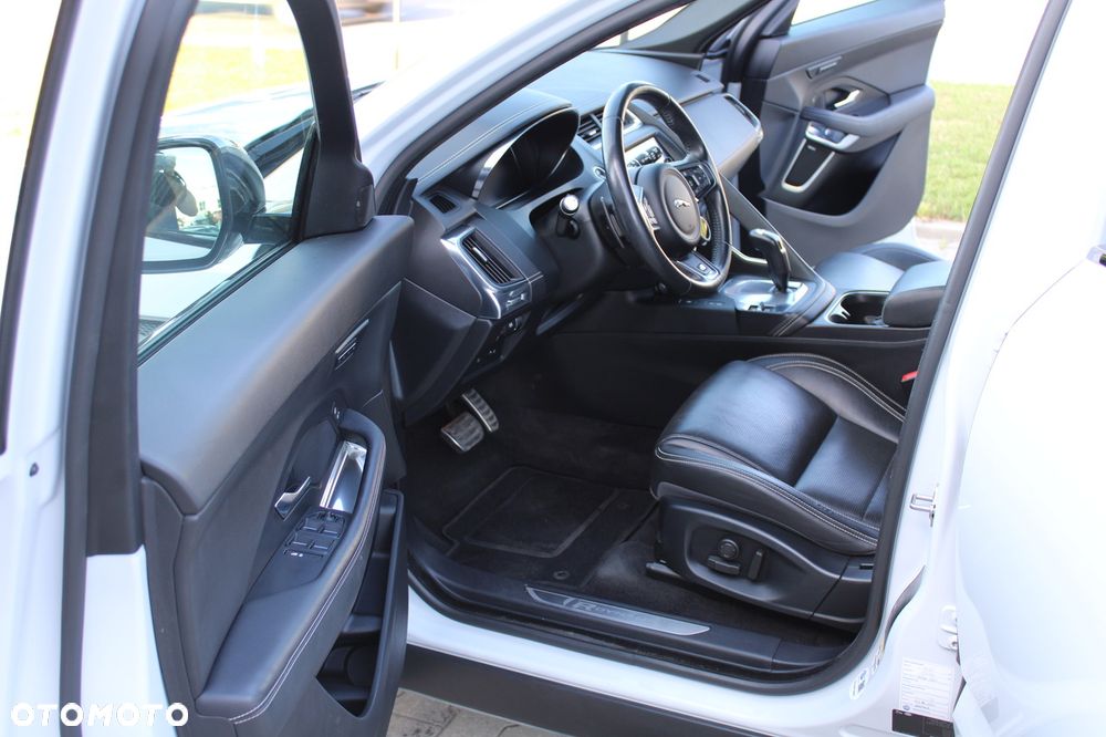 Jaguar E-Pace D240 AWD R-Dynamic SE - 22