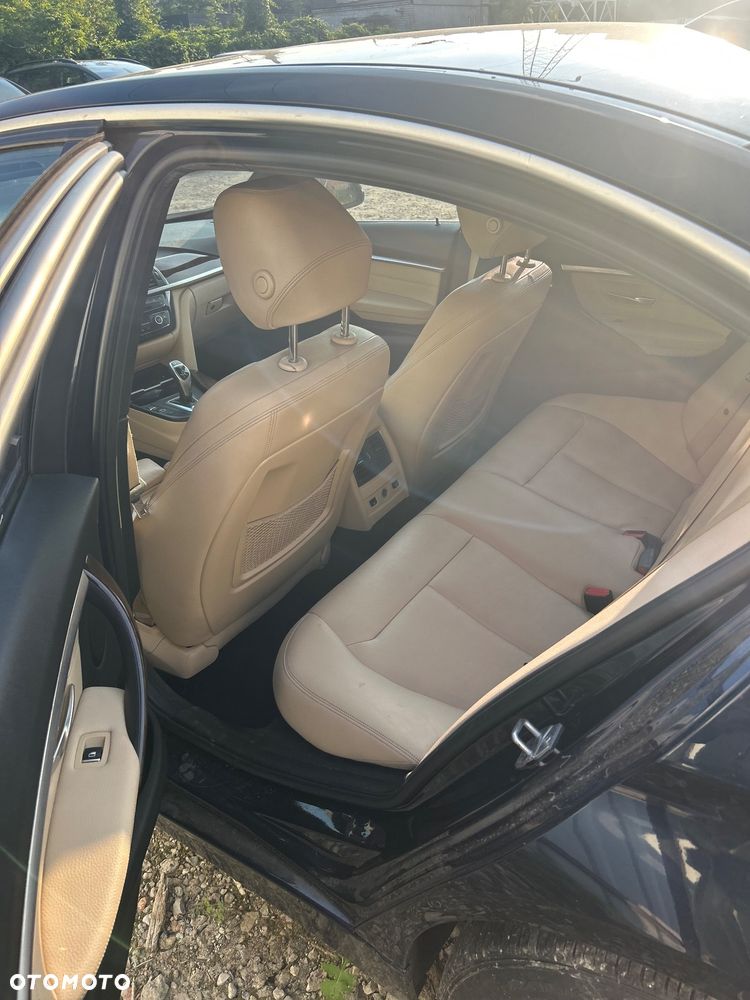 BMW Seria 3 330i xDrive - 7