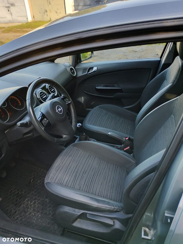 Opel Corsa 1.2 16V Cosmo - 3
