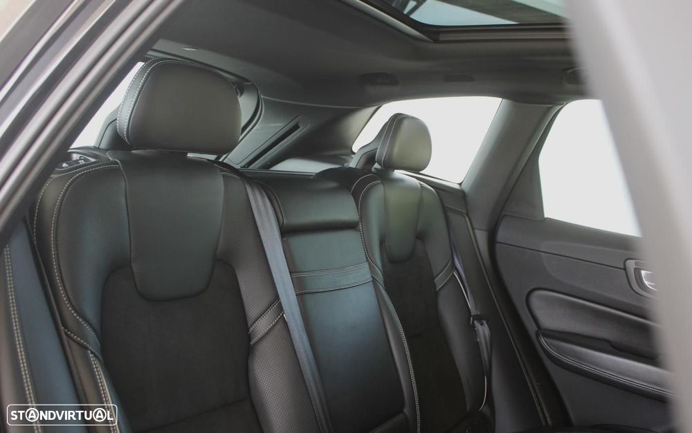 Volvo XC 60 2.0 T8 PHEV R-Design AWD - 16