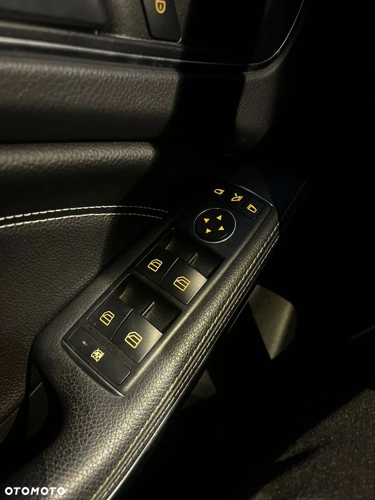 Mercedes-Benz GLA 200 7G-DCT UrbanStyle Edition - 25