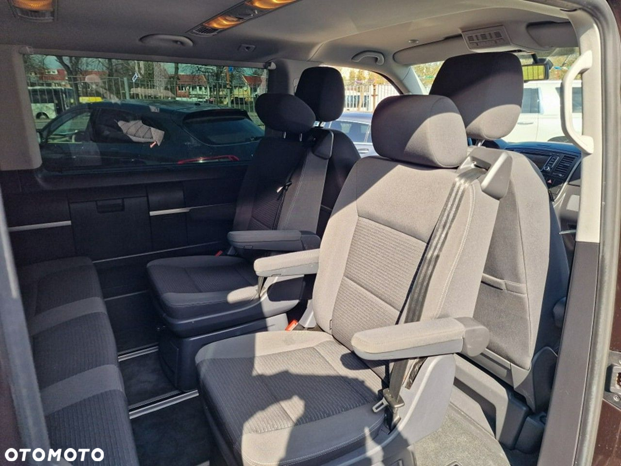 Volkswagen Multivan - 36