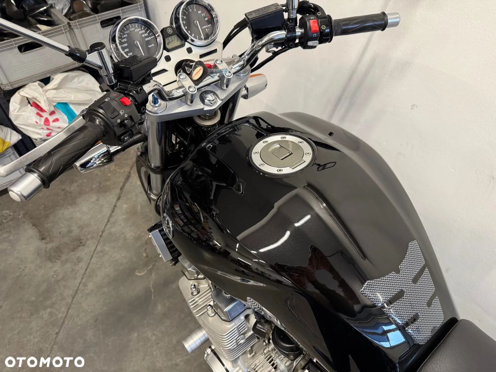 Yamaha XJR - 19