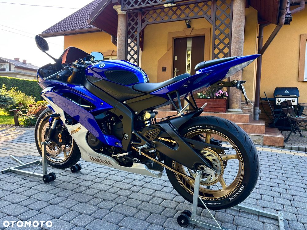 Yamaha R6 - 6