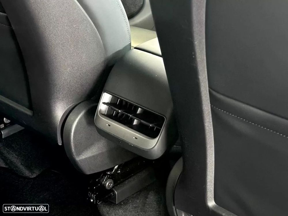 Tesla Model Y Long Range Dual Motor AWD - 18