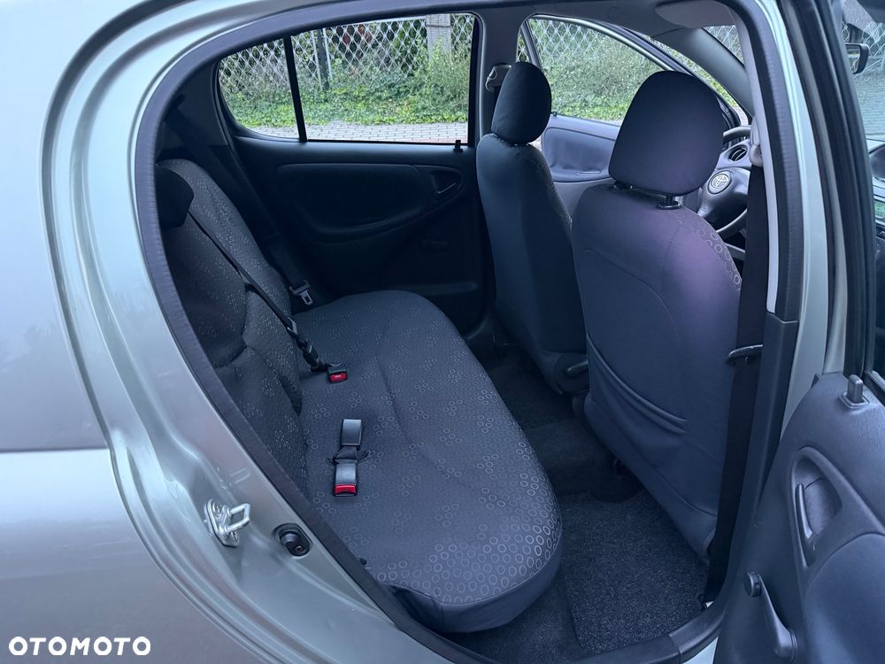 Toyota Yaris 1.0 Sol - 22