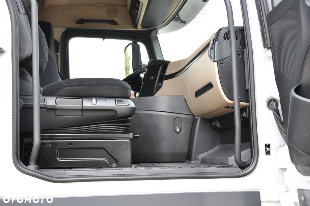 Mercedes-Benz Actros - 10