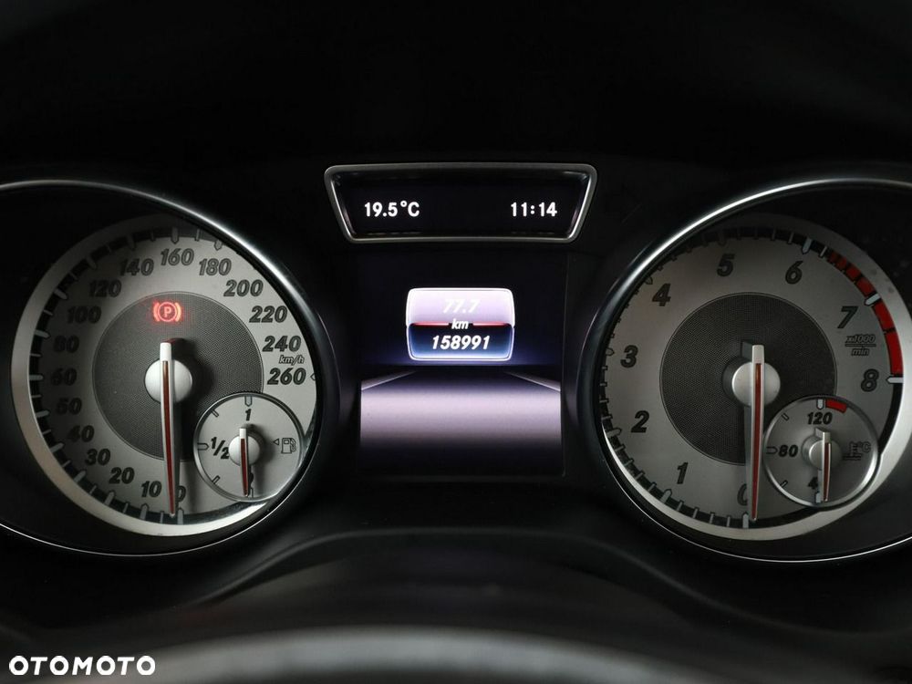 Mercedes-Benz GLA 180 Urban - 23