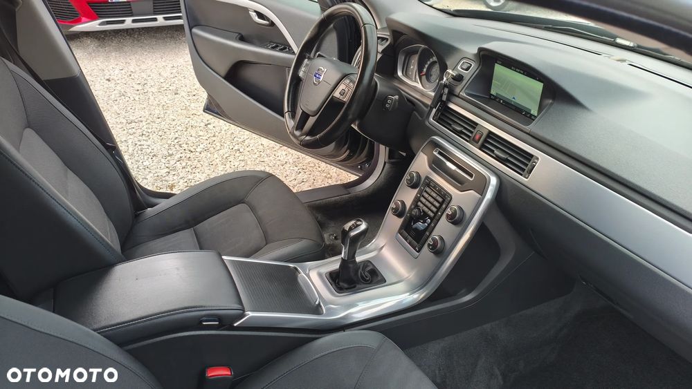 Volvo V70 D2 Momentum - 32