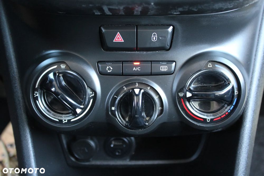Peugeot 2008 1.6 BlueHDi Style S&S - 27