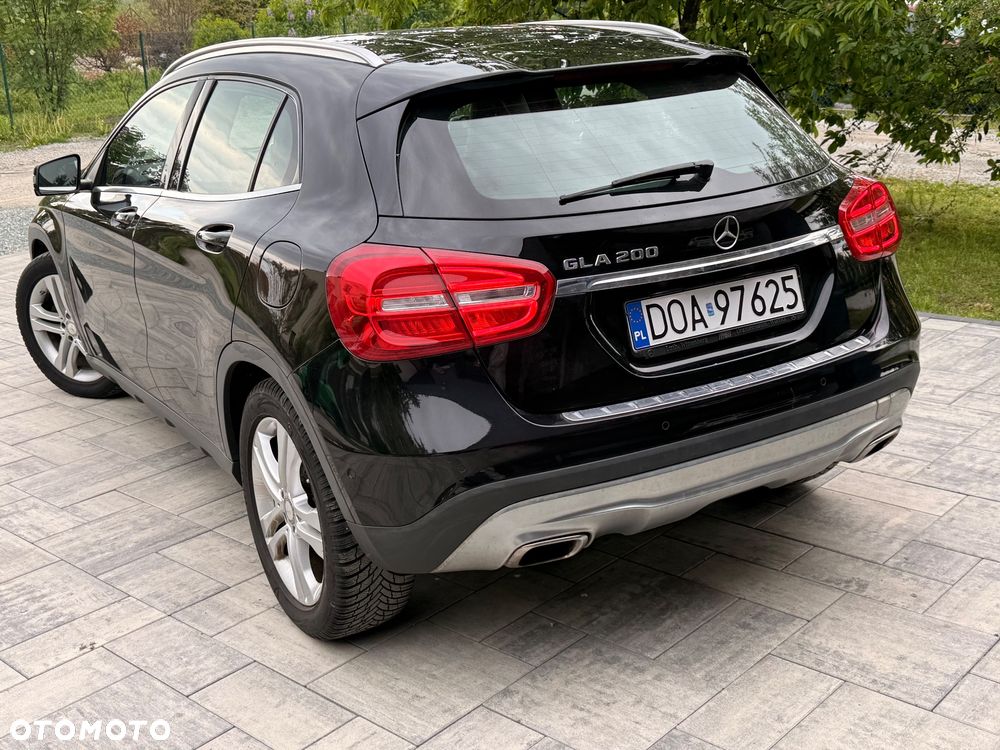 Mercedes-Benz GLA 200 7G-DCT Urban - 4