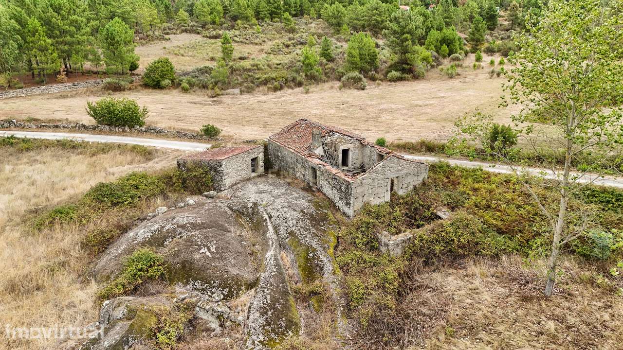 Quinta com 35.000 m² e casa de pedra em Figueiró da Granja - Fornos d - Grande imagem: 3/12