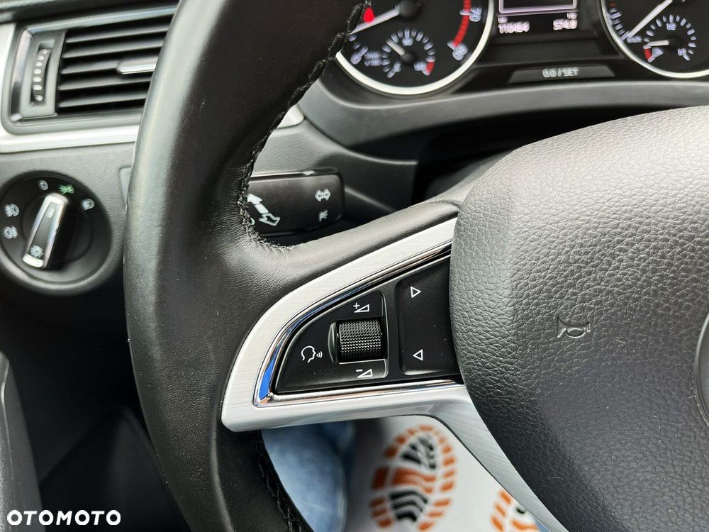 Skoda RAPID - 12
