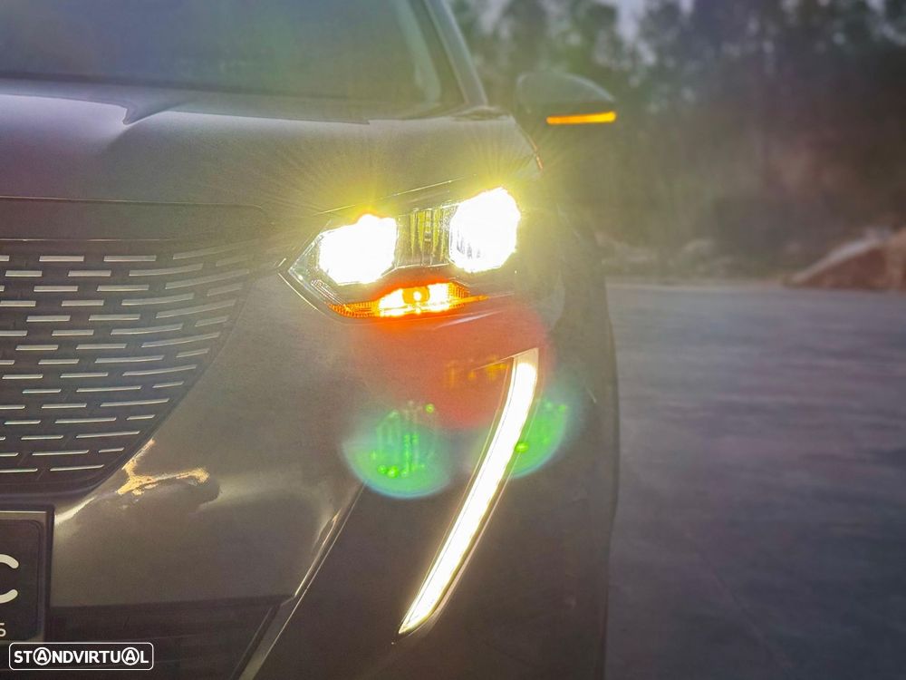 Peugeot 2008 1.2 PureTech Allure EAT8 - 34