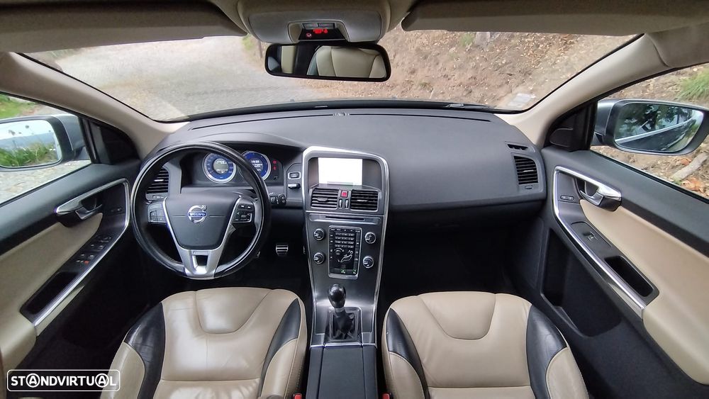 Volvo XC 60 2.0 D3 Drive R-Design 85 Anos Start/Stop - 13
