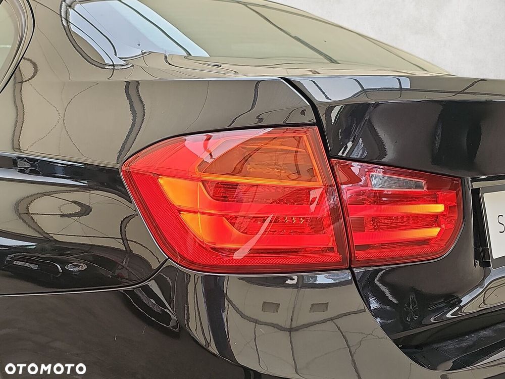 BMW Seria 3 335i xDrive Sport Line - 37