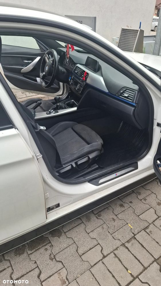 BMW Seria 3 318d - 11