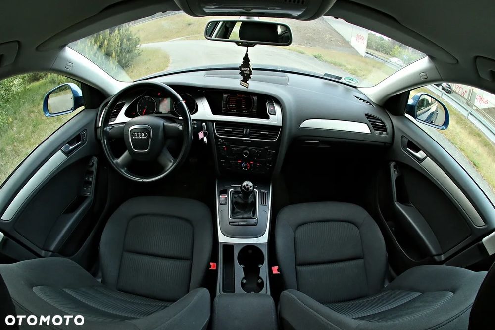Audi A4 Limousine - 10