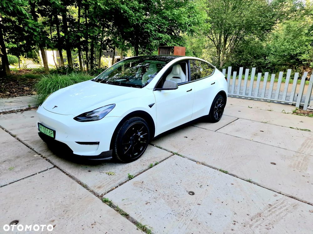 Tesla Model Y Long Range AWD - 1