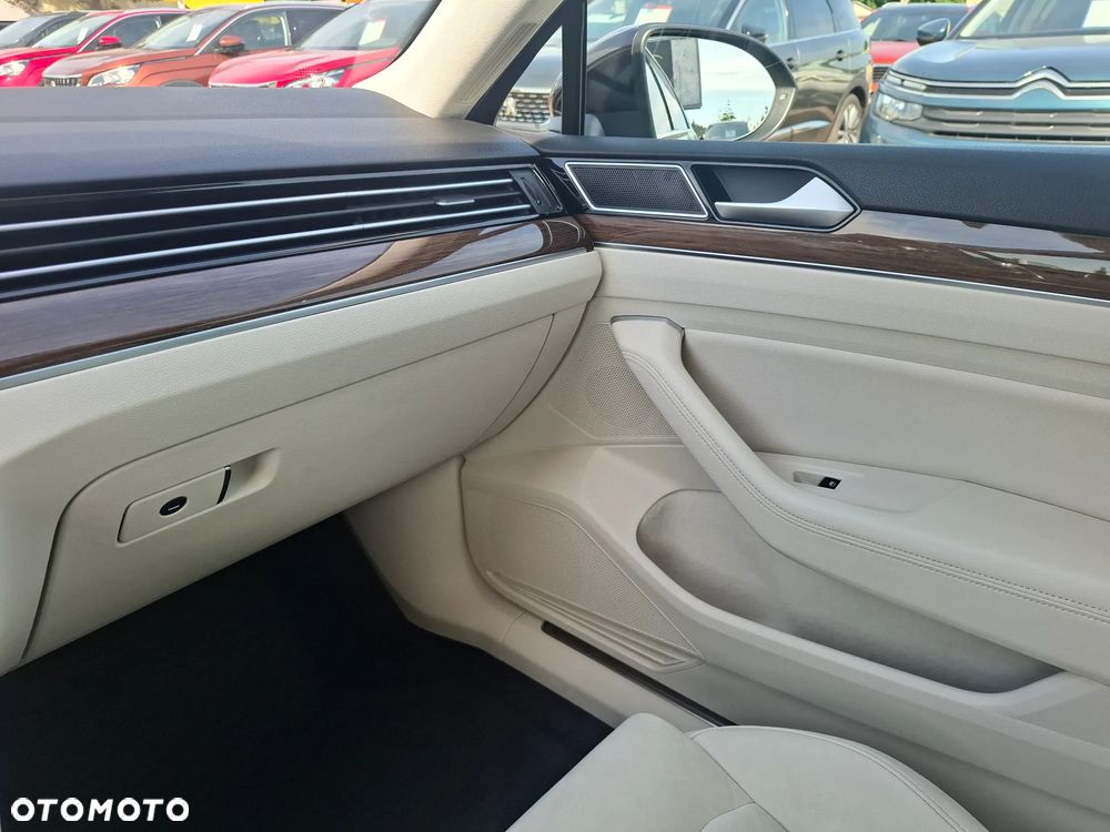 Volkswagen Passat 2.0 TDI SCR DSG Highline - 26