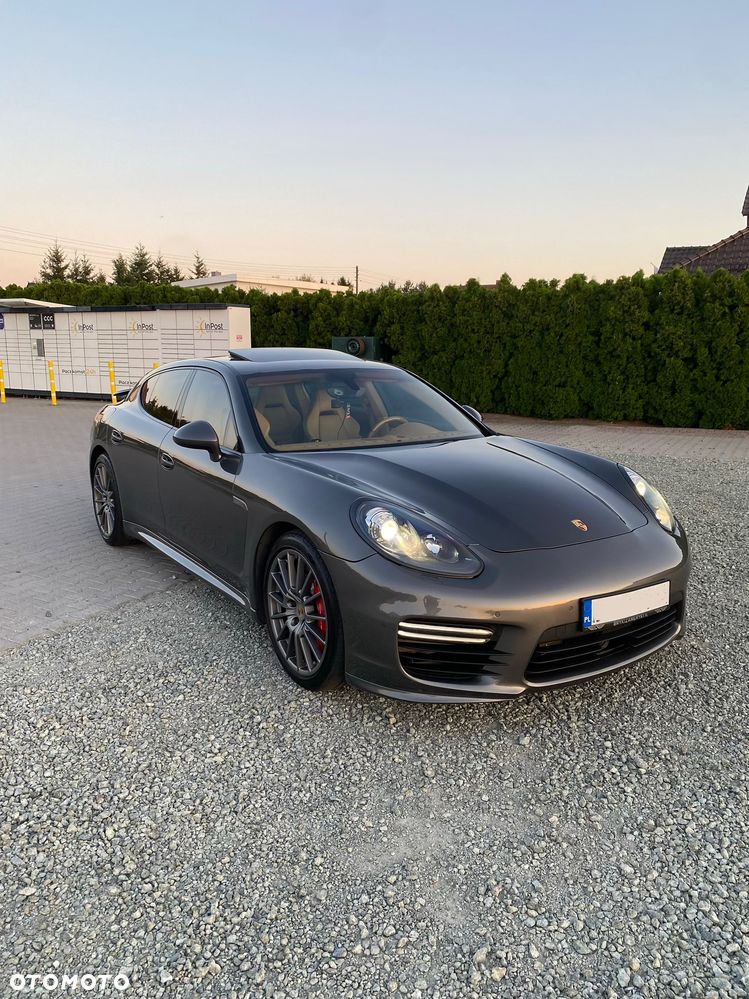 Porsche Panamera - 4