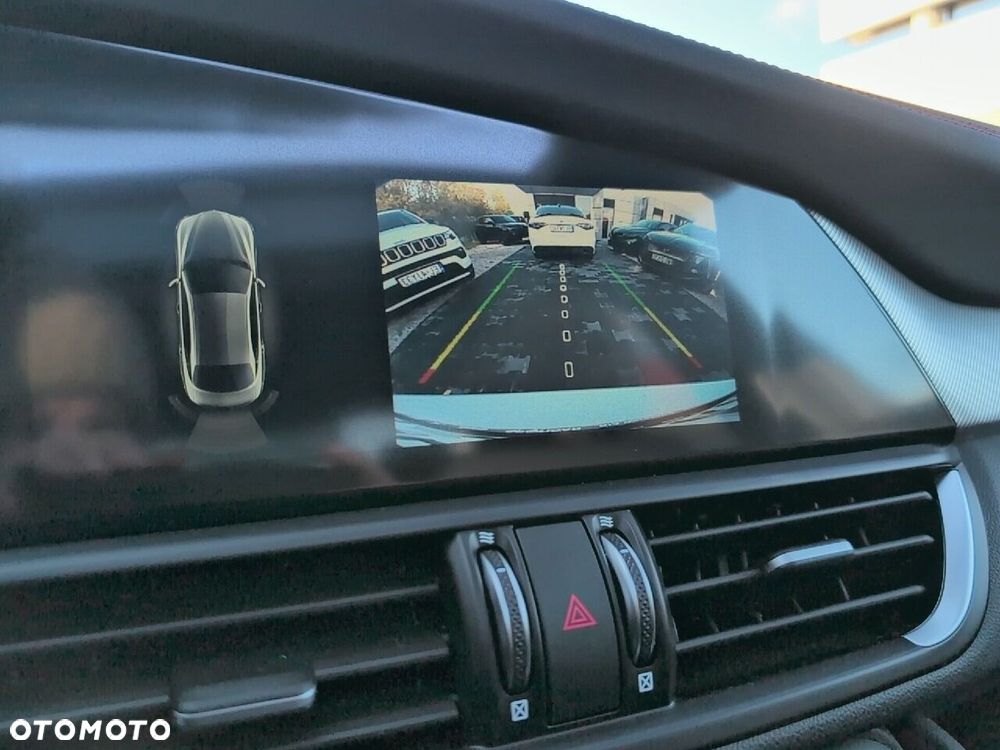 Alfa Romeo Giulia 2.0 Turbo Competizione Q4 - 14