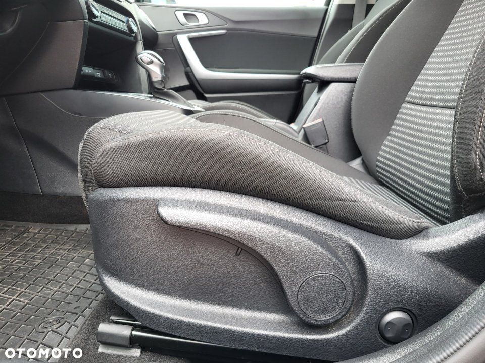 Kia Ceed - 25