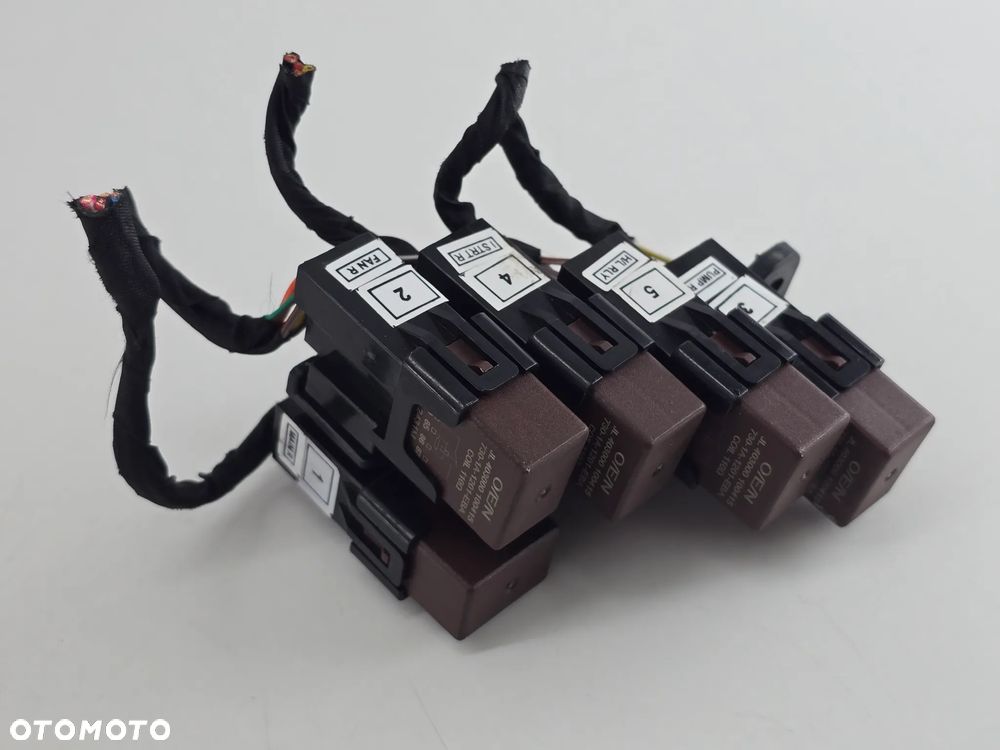 PRZEKAZNIK PRZEKAZNIKI BEZPIECZNIK TRIUMPH SCRAMBLER 400 SPEED - 1