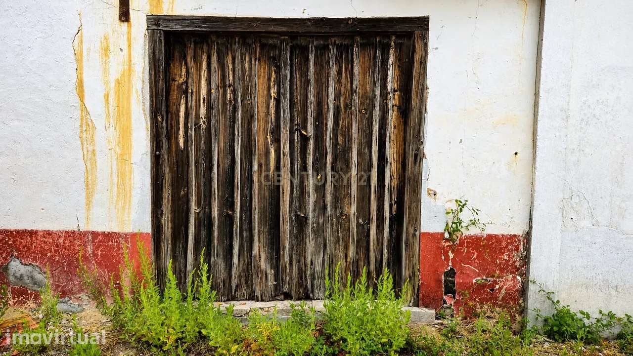 Casa de Campo  ||  Para recuperação  || Rio De Couros, Ourém - Grande imagem: 3/19