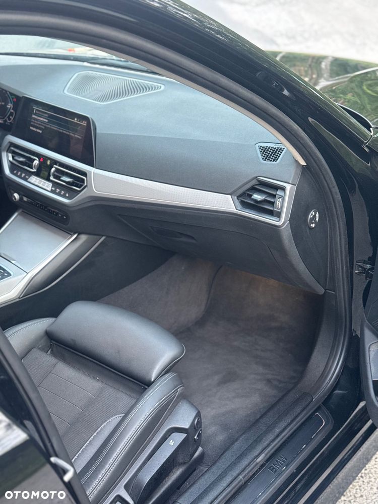 BMW Seria 3 330e M Sport sport - 26