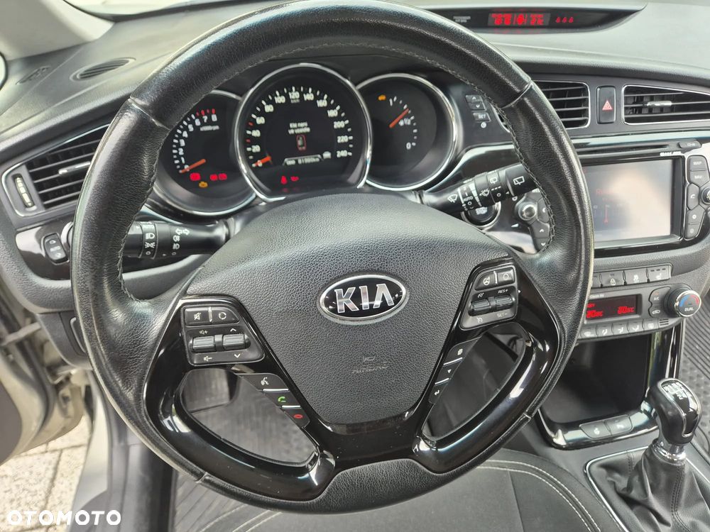 Kia Ceed - 13