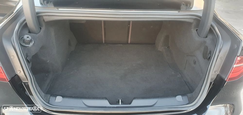 Jaguar XE 2.0 D R-Dynamic S AWD - 12